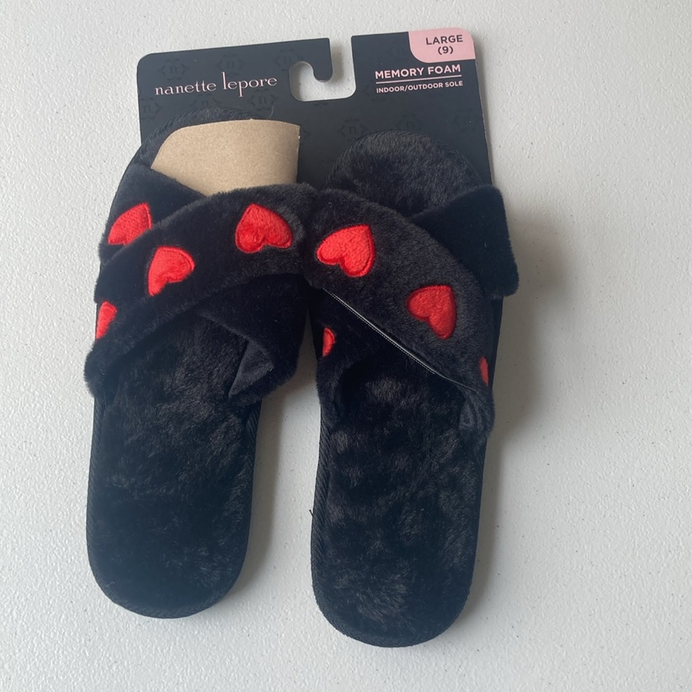 Nanette Lepore Black X band slipper with Red Heart Design pattern L 9